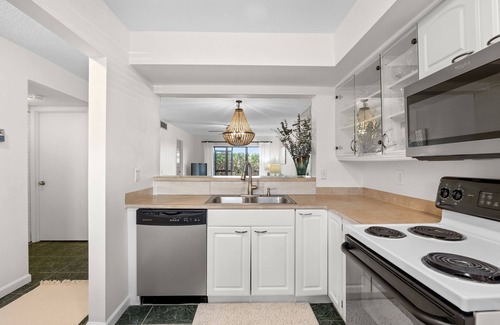 Hutchinson Island South Condo | Beachfront Retreat at Sand Dollar Shores with Ocean Views