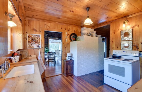 Boothbay Harbor House | Oceanfront Cottage with Deck, Steps from Boothbay Harbor