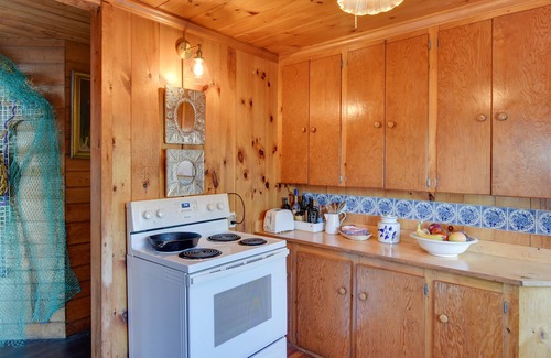 Boothbay Harbor House | Oceanfront Cottage with Deck, Steps from Boothbay Harbor