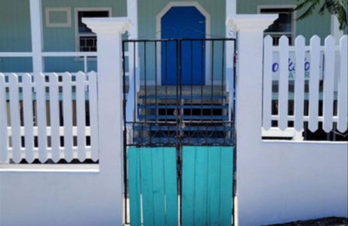 Isla de Utila Resort | Oceanfront Guest Suite in Utila with Full Kitchen Access