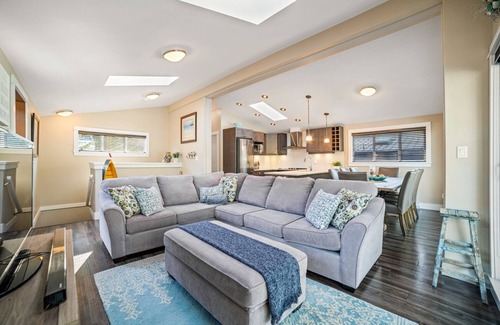 Port Renfrew Cottage | Oceanfront Retreat with Hot Tub & Pet-Friendly Comfort