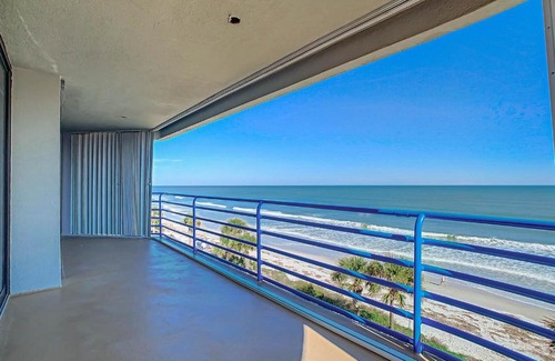 Bethune Beach Apartment | Oceanfront Luxury Corner Unit with Spa at Ebb Tide 401