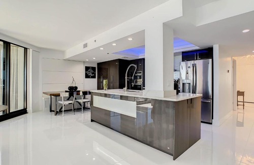 Bethune Beach Apartment | Oceanfront Luxury Corner Unit with Spa at Ebb Tide 401