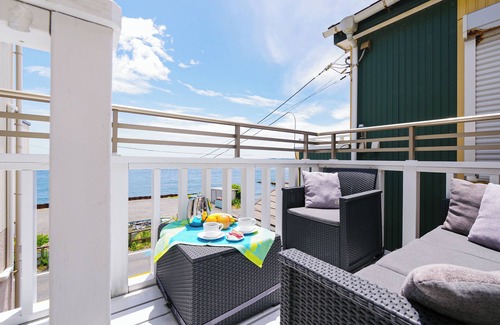 Yokosuka House | Inviting Oceanfront Villa Hale Kahakai with Spa and Views