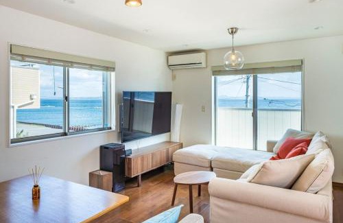 Yokosuka House | Oceanfront Villa Hale Kahakai - Family & Pet Friendly Stay