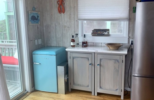 Ocean Beach House | Beachfront Escape: 4 Bedroom Retreat in Robbins Rest, NY