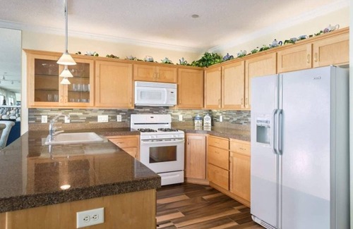 Depoe Bay Condo | Oceanfront Retreat: Whale Watching & Pool Access Awaits