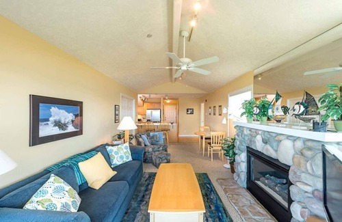 Depoe Bay Condo | Oceanfront Retreat with Pool & Whale Watching at Whalers Loft