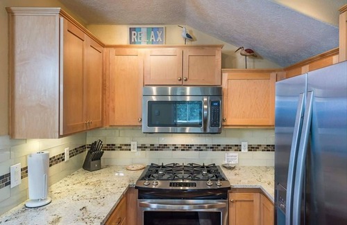 Depoe Bay Condo | Oceanfront Retreat with Pool & Whale Watching at Whalers Loft