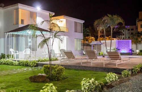 Tonsupa Hotel | Oceanic Lodge: Budget-Friendly Stay with Pool and Breakfast
