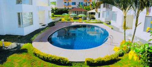 Tonsupa Hotel | Oceanic Lodge: Budget-Friendly Stay with Pool and Breakfast