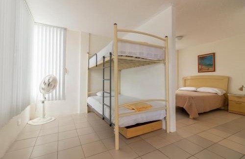 Tonsupa Hotel | Oceanic Lodge: Budget-Friendly Stay with Pool and Breakfast