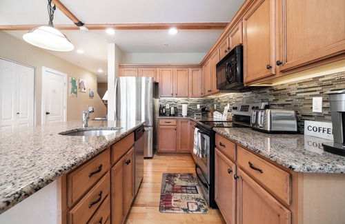 Newport Apartment | Oceanic Mirage - Newly Remodeled Family Friendly Ocean View