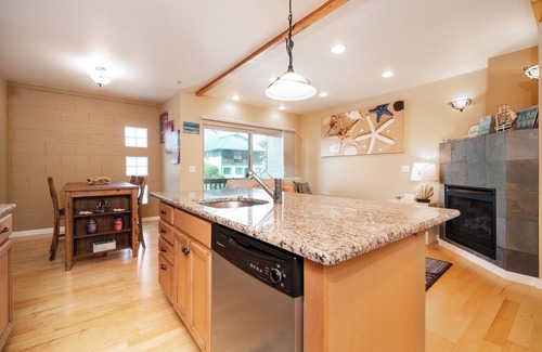 Newport Apartment | Oceanic Mirage - Newly Remodeled Family Friendly Ocean View