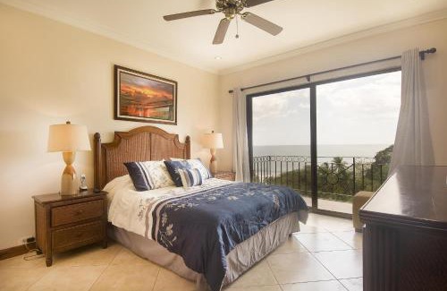 Playa Flamingo Apartment | Ideal Stay at Oceanica 824: Poolside Family Retreat