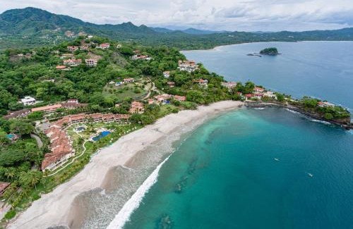 Playa Flamingo Apartment | Ideal Stay at Oceanica 824: Poolside Family Retreat