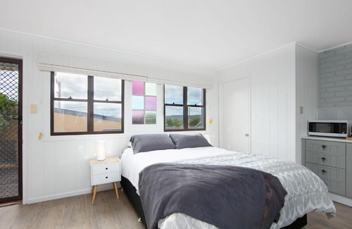 Brooms Head Apartment | Oceanique Studio: Cozy Ocean Views Steps from the Beach