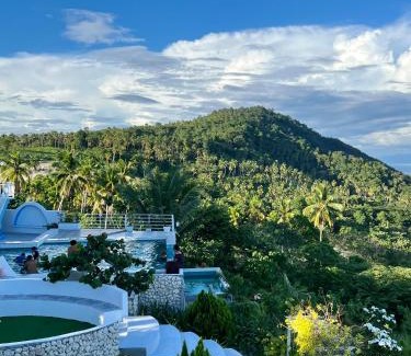Samal House | Oceanfront Oasis at Oceano Con Vista Highland - 4-Star Retreat