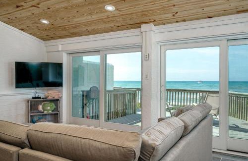 Pine Knoll Shores House | Cozy Oceans 6 Condo with Oceanfront Views for Families