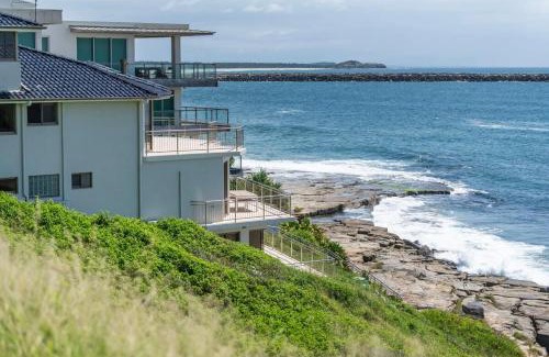 Yamba House | Relax at Oceans 8 - Ideal Child-Friendly Oceanstays