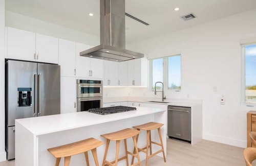 Northwest Point Apartment | Oceans 9 LUXE 4 BR Villa/West Bay