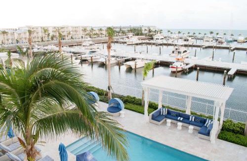 Key West Resort | Idyllic Oceans Edge Key West: Oceanfront Retreat Awaits