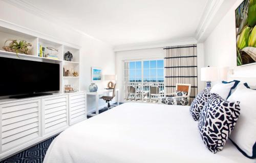 Key West Resort | Idyllic Oceans Edge Key West: Oceanfront Retreat Awaits
