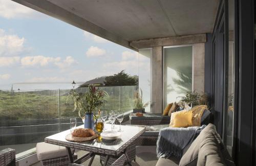 Maenporth House | Seaside Getaway at Oceans Eleven, The Liner - 4 Star Comfort
