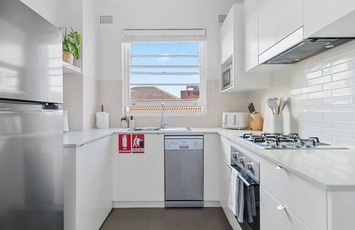 North Bondi Apartment | Beachside Escape: Family-Friendly Oasis at Bondi Beach