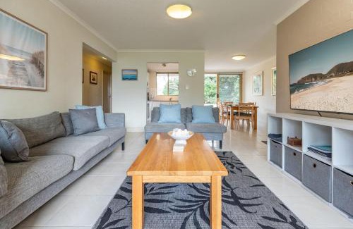 Boomerang Beach Apartment | Relaxing Family Escape at Oceanside 17 Breezes Hotel