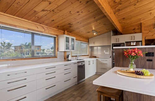Mount Maunganui Cottage | Oceanside Bach: Family-Friendly Stay at Mount Maunganui