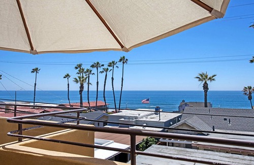 Townsite Condo | Oceanside Beach: Ocean Views & Steps to Pier and Village!