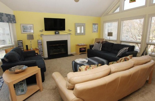 Corolla Light House | Cozy Landshark - Oceanside Retreat with Community Amenities
