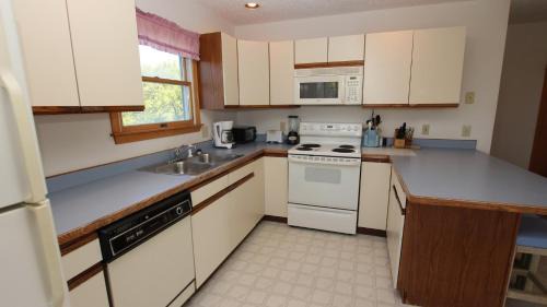 Duck House | Experience PT7 Summer Winds: Pet-Friendly Oceanside Retreat