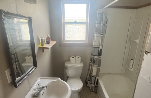 Sally's Cove Cottage | Oceanside Cottage with 2 Bedrooms, 2 Bathrooms. Large Deck for sunset watching