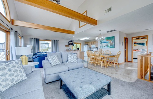 Frisco House | Oceanside Pet-Friendly Haven with Hot Tub and Game Room