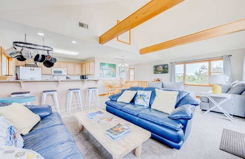 Frisco House | Oceanside Pet-Friendly Haven with Hot Tub and Game Room