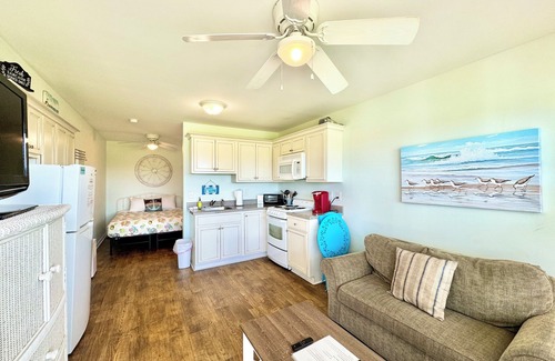 Atlantic Beach Apartment | Relaxing Oceanside DUNESCAPE Studio with Beach Access & Pool