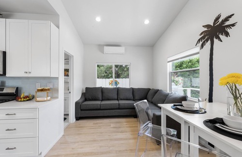Loma Alta Cottage | Guest Rated 10/10: Oceanside Happy Hula Retreat Awaits!