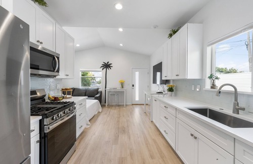 Loma Alta Cottage | Guest Rated 10/10: Oceanside Happy Hula Retreat Awaits!