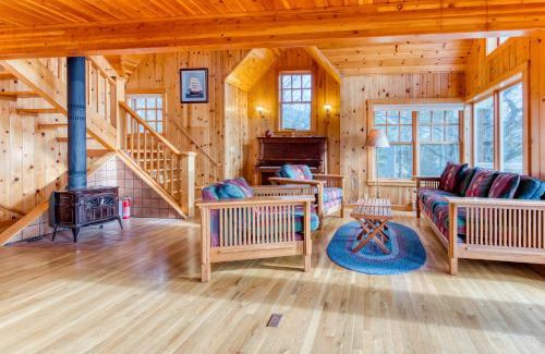 Oceanside House | Inviting Oceanside Haven: Pet-Friendly Retreat with High Ratings