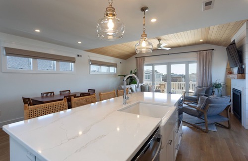 Ship Bottom House | Beachside Retreat: 10/10 Rated with Ocean & Bay Views!