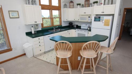 Pine Island House | PI6 Fan-ta-sea: Oceanside Retreat with Hot Tub Amenities