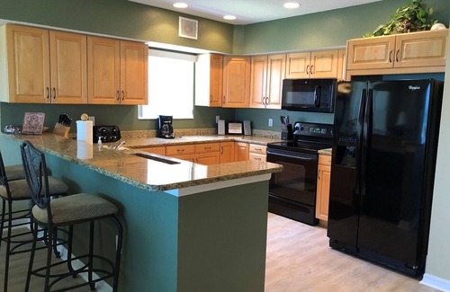 Independence Square Condo | Beachfront Condo Escape with Pool, Spa & Ocean Views