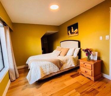 Regional District of Nanaimo Bed & Breakfast | Beach View Escape at Oceanside Manor with Pool & Hot Tub