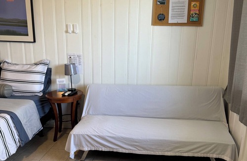Hampton Apartment | Pet-Friendly Oceanside Motel at North Beach with Ocean View