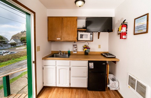 Oceanside Cabin | Cozy Oceanside Ocean Front Cabins with Pet-Friendly Perks