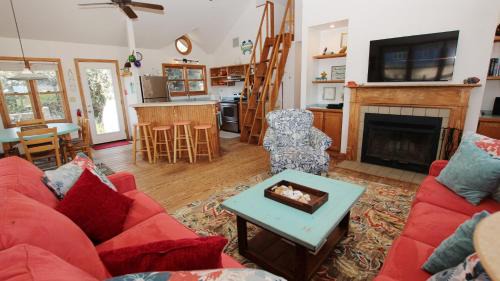 Corolla House | Bayberry Dune-Oceanside: Ocean Views & Pet Friendly Stay