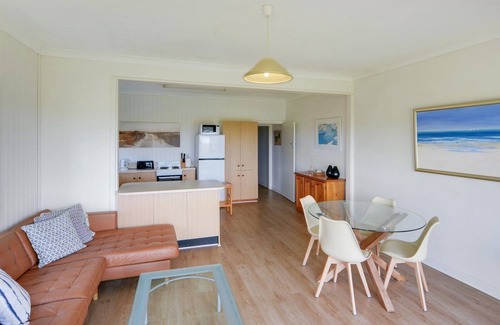 Avoca Beach Apartment | Oceanside Retreat with Direct Access to Avoca Beach