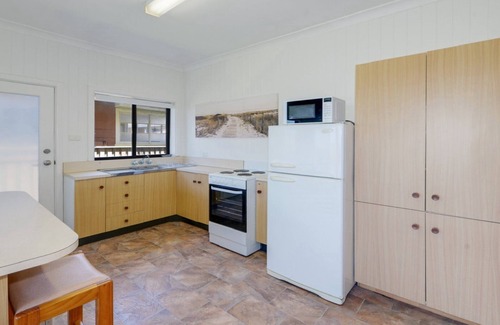 Avoca Beach Apartment | Oceanside Retreat with Direct Access to Avoca Beach
